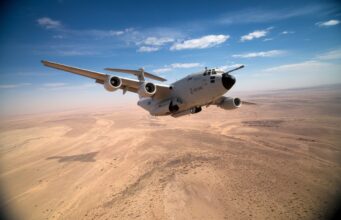 La Côte d’Ivoire sollicite les États-Unis pour contrer la menace jihadiste : une coopération stratégique en Afrique de l’Ouest Avion de reconnaissance américain survolant la Côte d'Ivoire